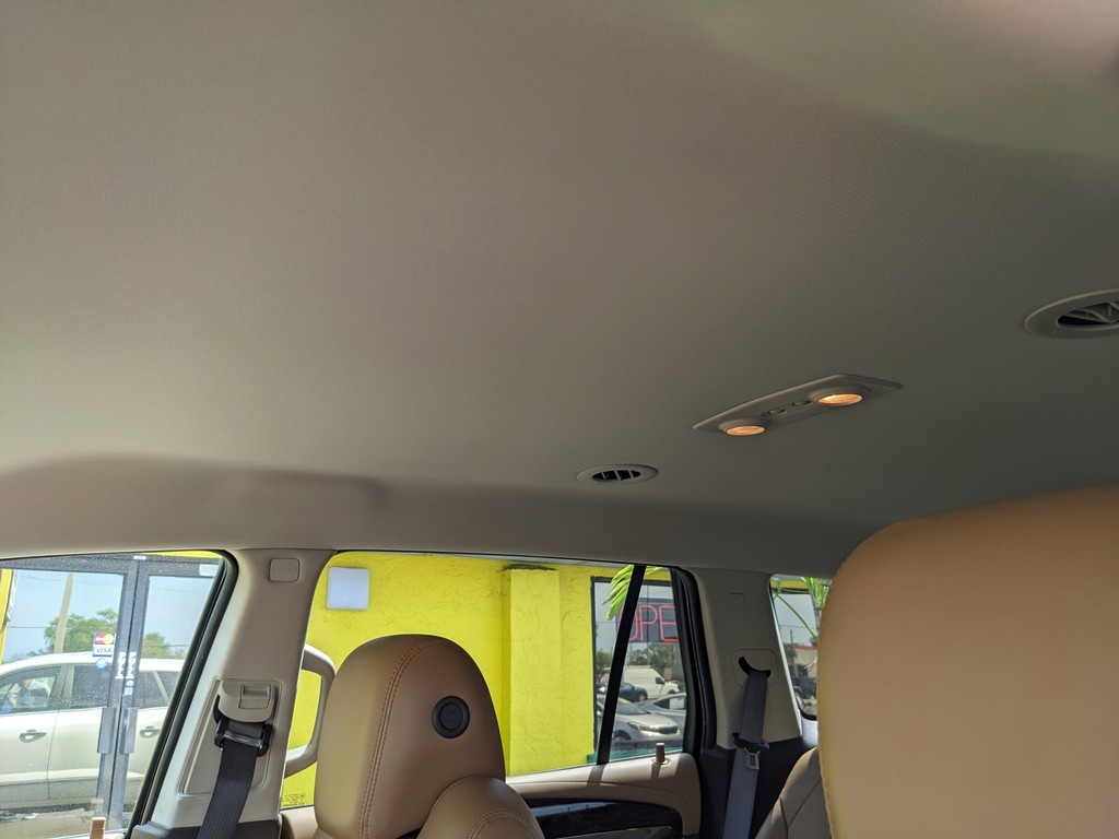 Buick Enclave Vehicle Full-screen Gallery Image 22