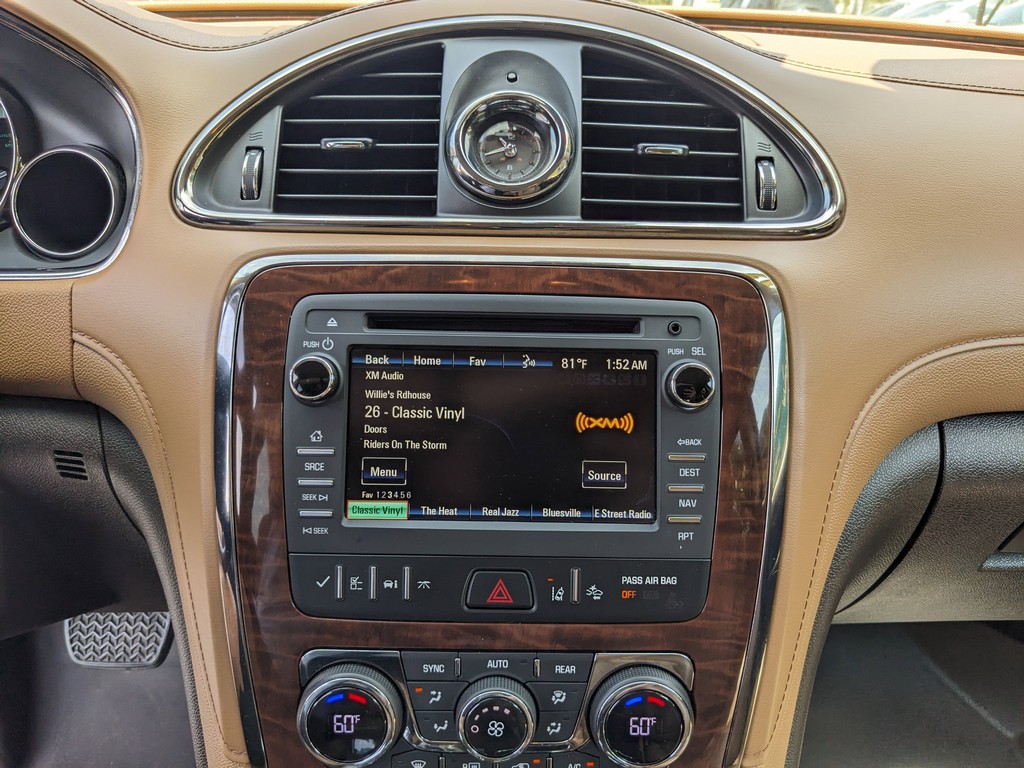 Buick Enclave Vehicle Full-screen Gallery Image 23