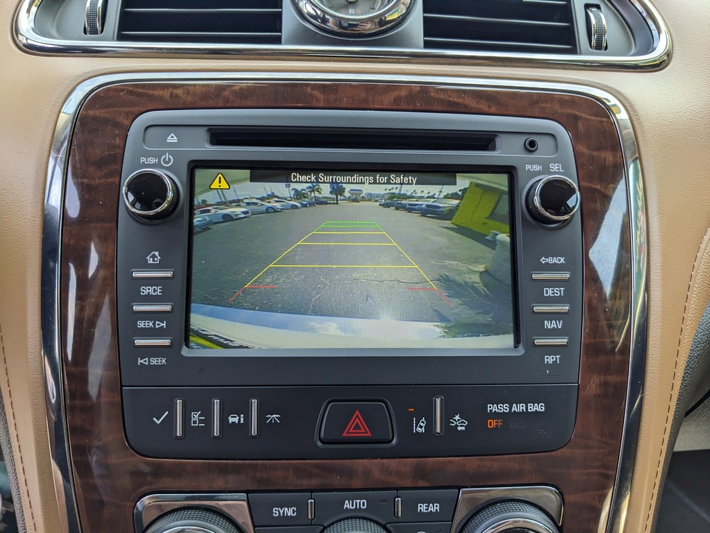 Buick Enclave Vehicle Full-screen Gallery Image 24