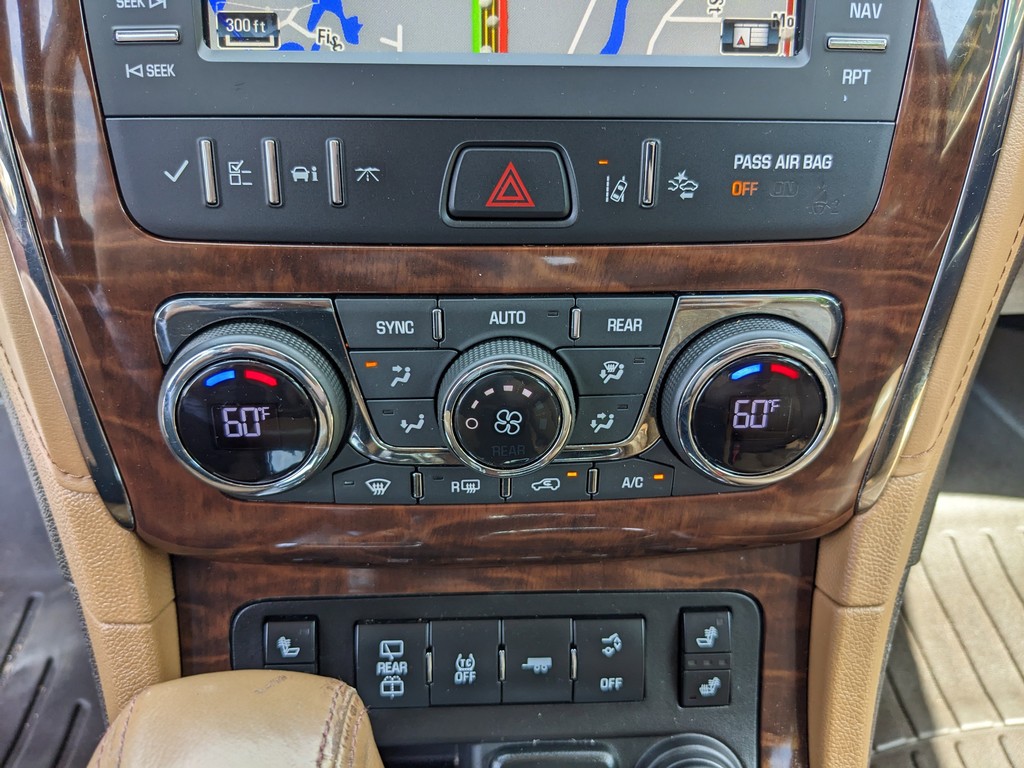 Buick Enclave Vehicle Full-screen Gallery Image 26