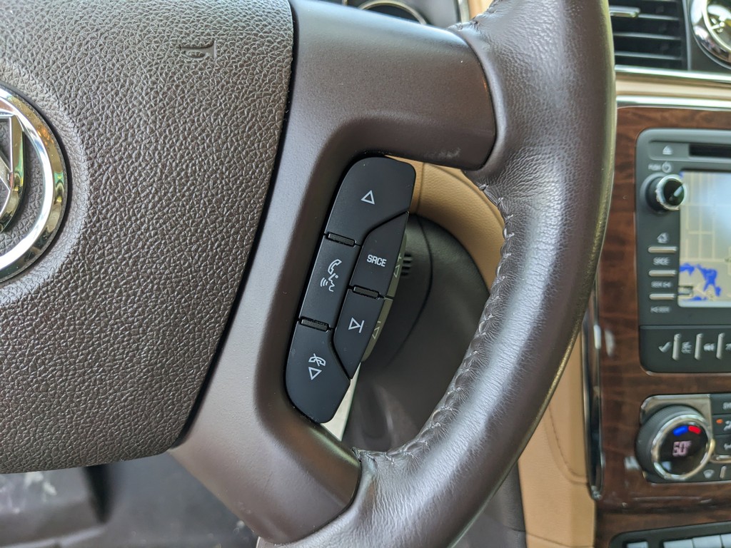 Buick Enclave Vehicle Full-screen Gallery Image 32