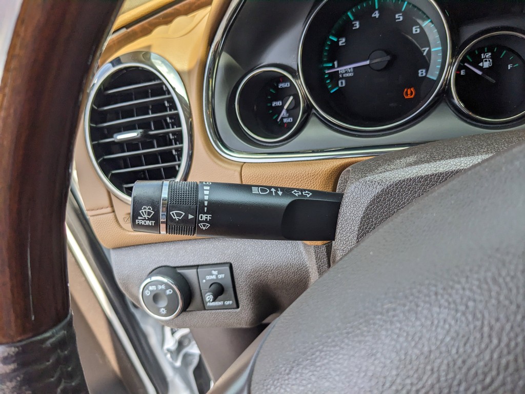 Buick Enclave Vehicle Full-screen Gallery Image 33