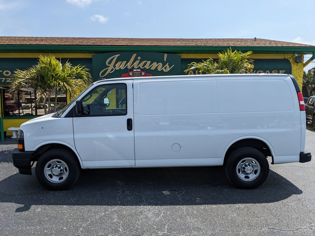 Chevrolet Express Cargo Van Vehicle Full-screen Gallery Image 02