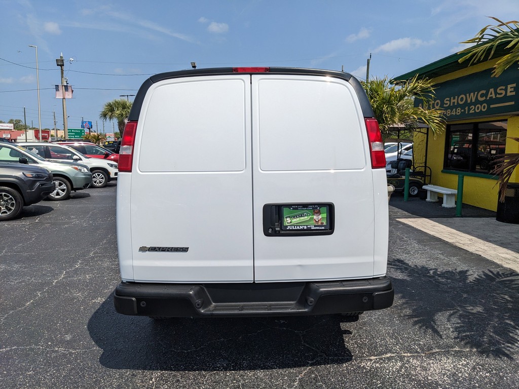 Chevrolet Express Cargo Van Vehicle Full-screen Gallery Image 04