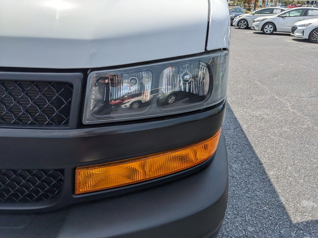 Chevrolet Express Cargo Van Vehicle Full-screen Gallery Image 06