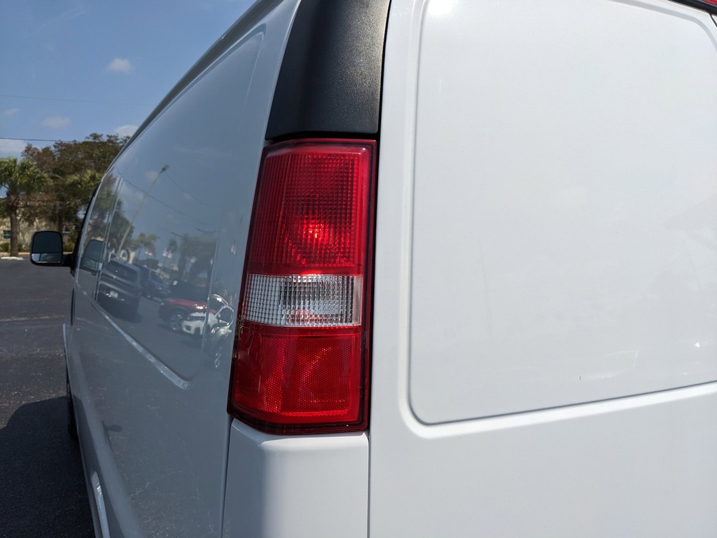 Chevrolet Express Cargo Van Vehicle Full-screen Gallery Image 07