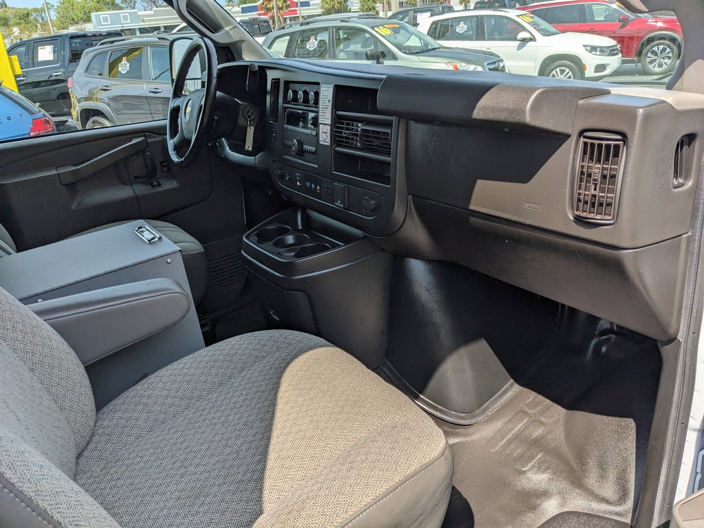 Chevrolet Express Cargo Van Vehicle Full-screen Gallery Image 11