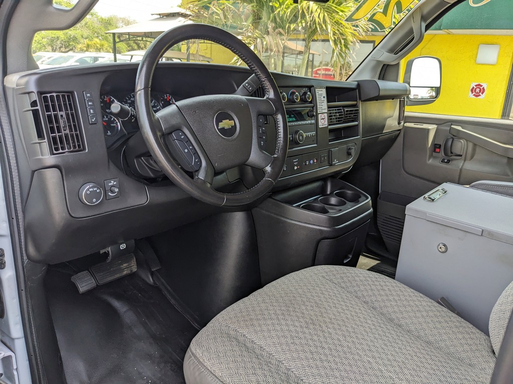 Chevrolet Express Cargo Van Vehicle Full-screen Gallery Image 12
