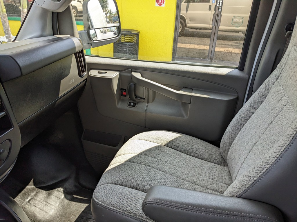 Chevrolet Express Cargo Van Vehicle Full-screen Gallery Image 15