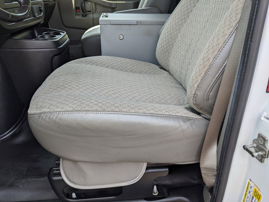 Chevrolet Express Cargo Van Vehicle Full-screen Gallery Image 17