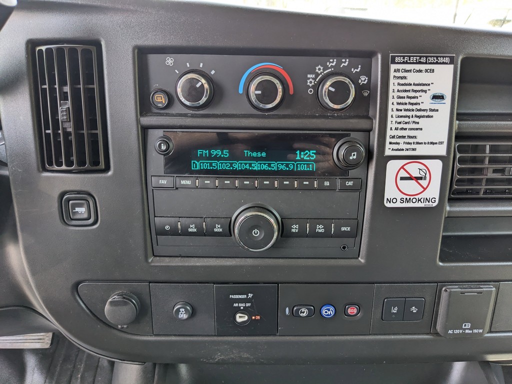 Chevrolet Express Cargo Van Vehicle Full-screen Gallery Image 19