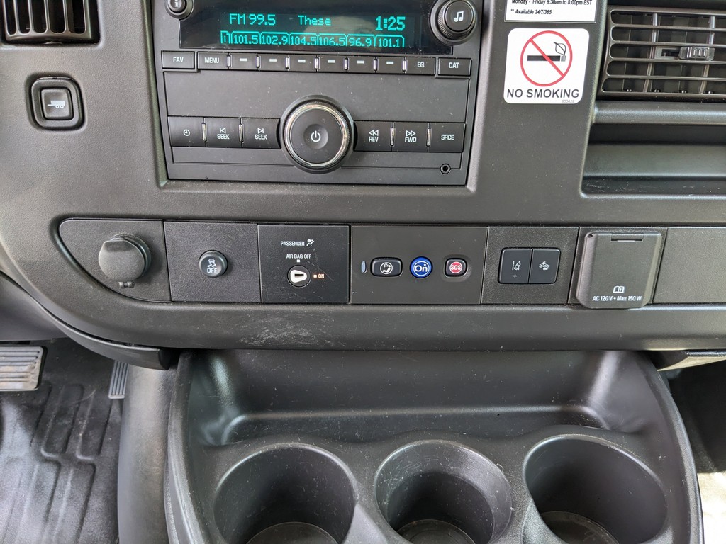 Chevrolet Express Cargo Van Vehicle Full-screen Gallery Image 20