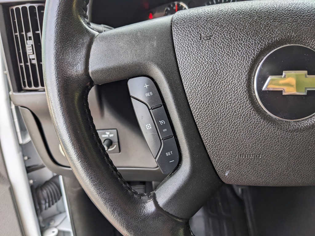 Chevrolet Express Cargo Van Vehicle Full-screen Gallery Image 24