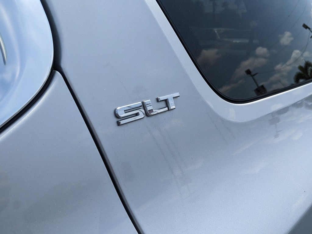 GMC Acadia Vehicle Full-screen Gallery Image 07