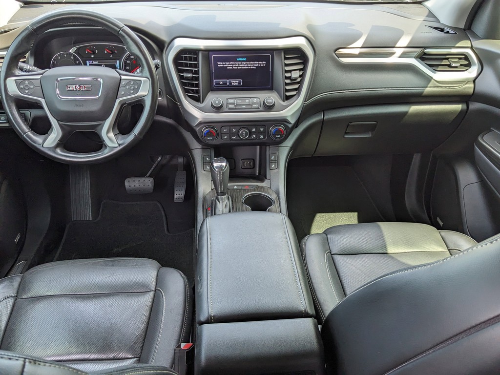 GMC Acadia Vehicle Full-screen Gallery Image 12