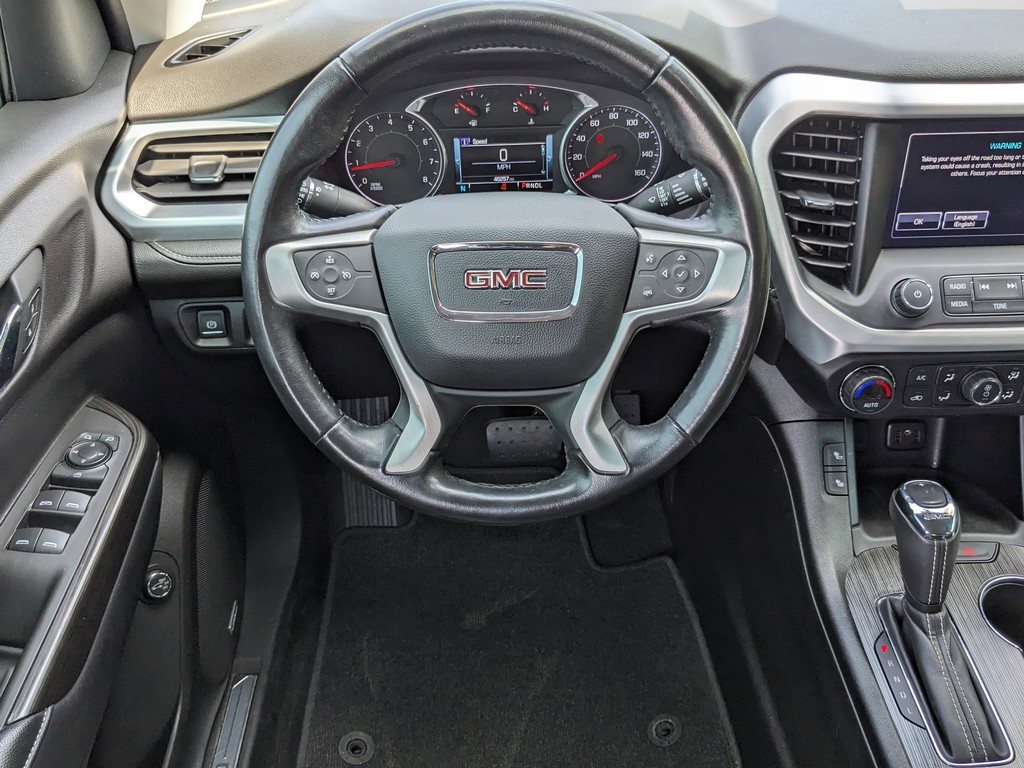 GMC Acadia Vehicle Full-screen Gallery Image 13