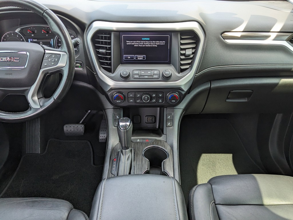 GMC Acadia Vehicle Full-screen Gallery Image 14