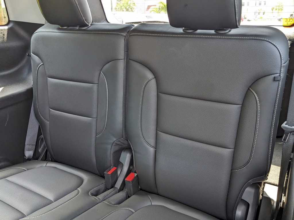 GMC Acadia Vehicle Full-screen Gallery Image 17