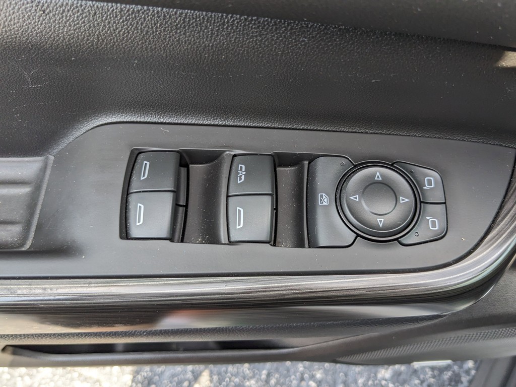 GMC Acadia Vehicle Full-screen Gallery Image 18