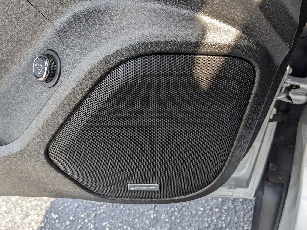 GMC Acadia Vehicle Full-screen Gallery Image 19