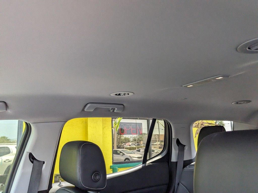 GMC Acadia Vehicle Full-screen Gallery Image 21