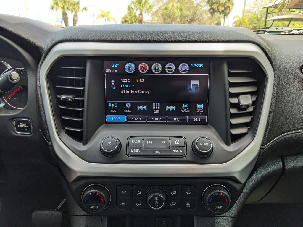 GMC Acadia Vehicle Full-screen Gallery Image 22