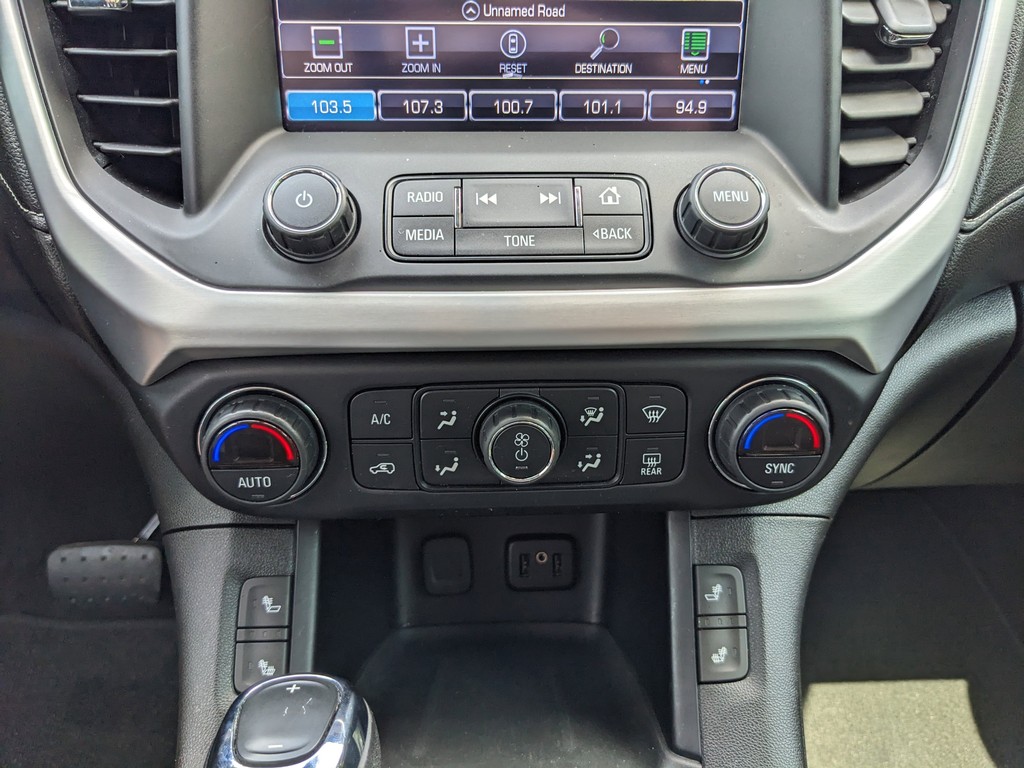 GMC Acadia Vehicle Full-screen Gallery Image 25