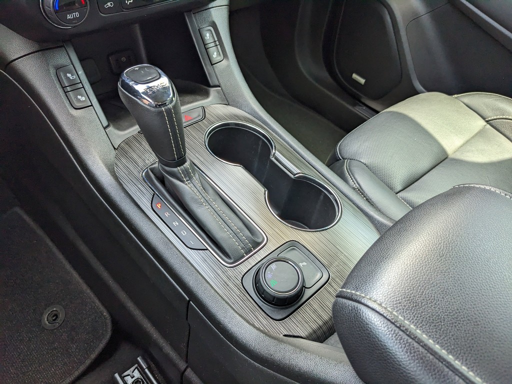 GMC Acadia Vehicle Full-screen Gallery Image 27