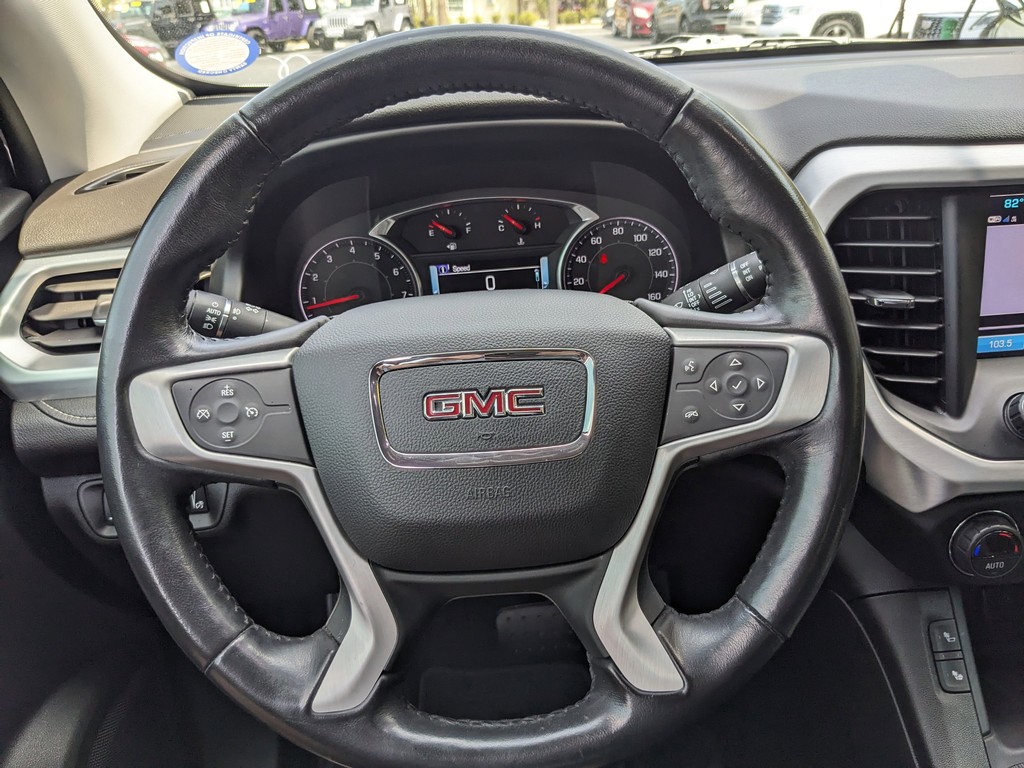 GMC Acadia Vehicle Full-screen Gallery Image 29