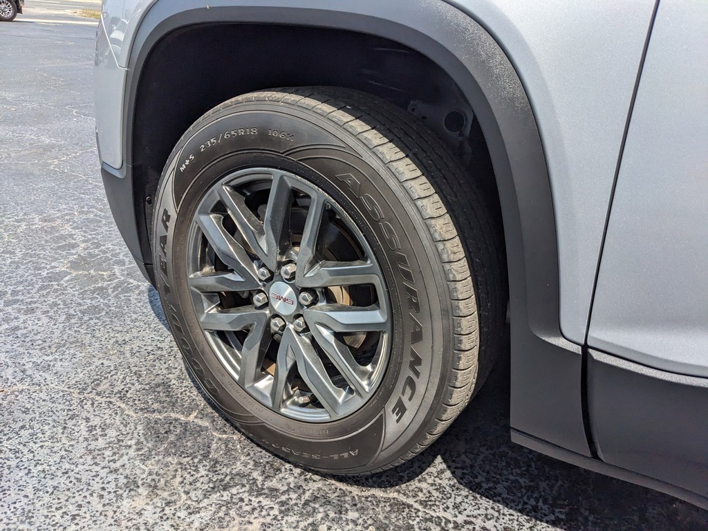 GMC Acadia Vehicle Full-screen Gallery Image 35