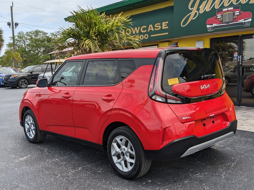 Kia Soul Vehicle Full-screen Gallery Image 03
