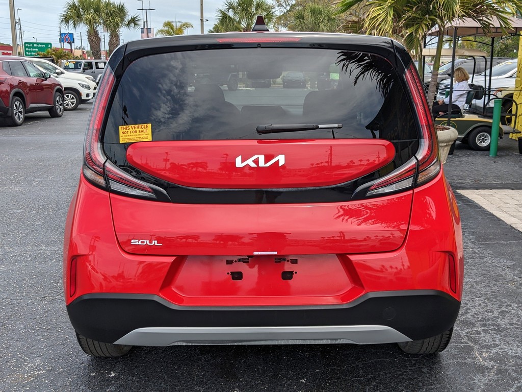Kia Soul Vehicle Full-screen Gallery Image 04