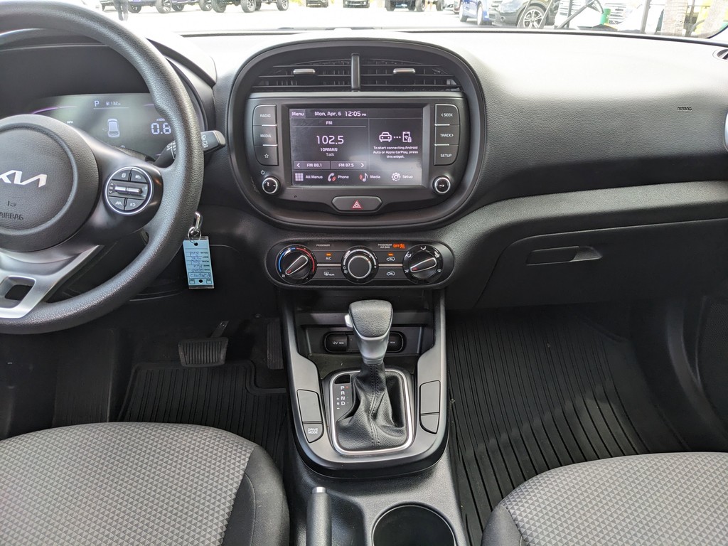 Kia Soul Vehicle Full-screen Gallery Image 12