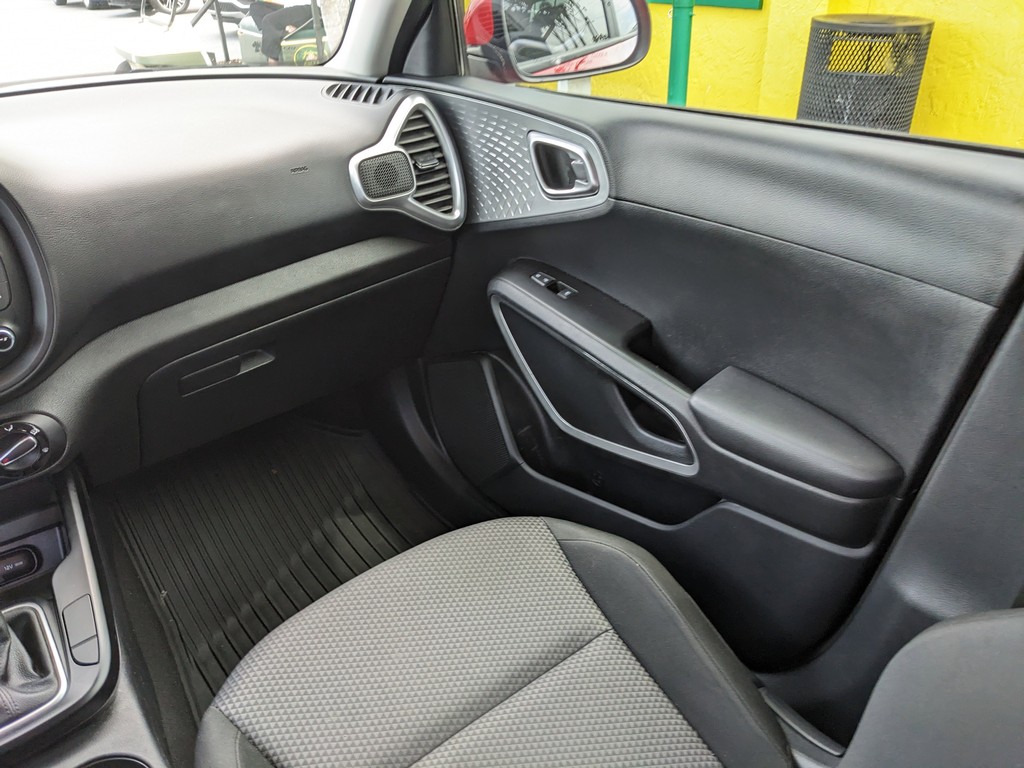 Kia Soul Vehicle Full-screen Gallery Image 13