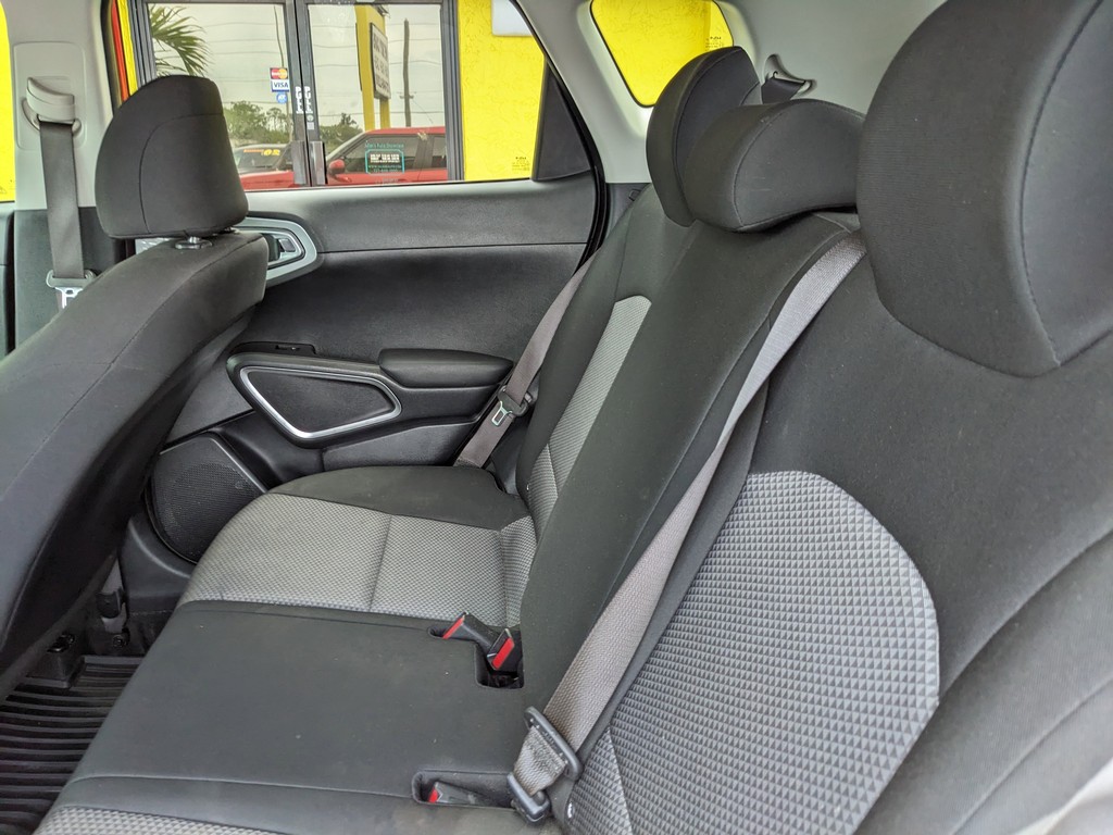Kia Soul Vehicle Full-screen Gallery Image 14