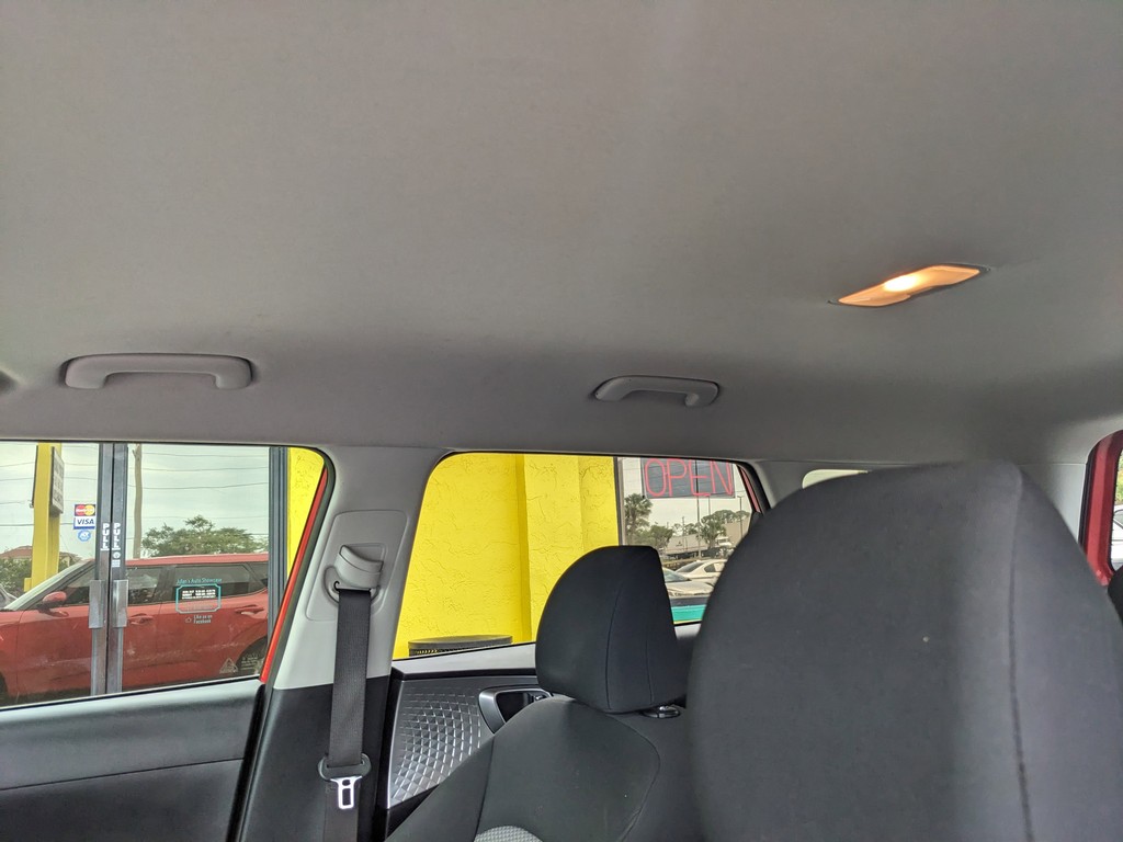 Kia Soul Vehicle Full-screen Gallery Image 17