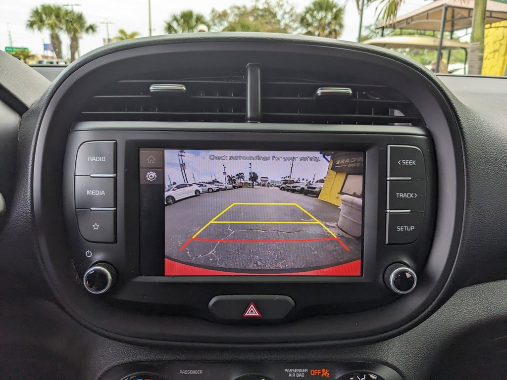 Kia Soul Vehicle Full-screen Gallery Image 19