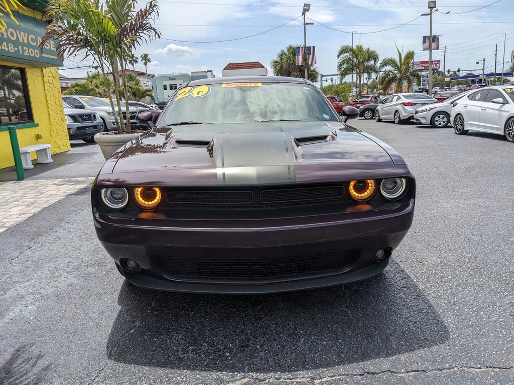 Dodge Challenger Vehicle Full-screen Gallery Image 02
