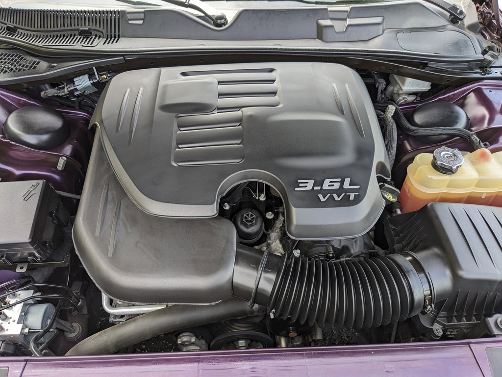 Dodge Challenger Vehicle Full-screen Gallery Image 07