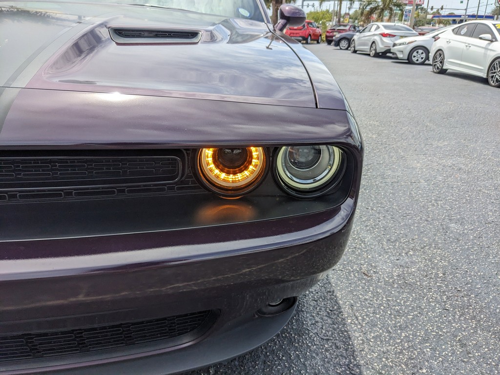 Dodge Challenger Vehicle Full-screen Gallery Image 08