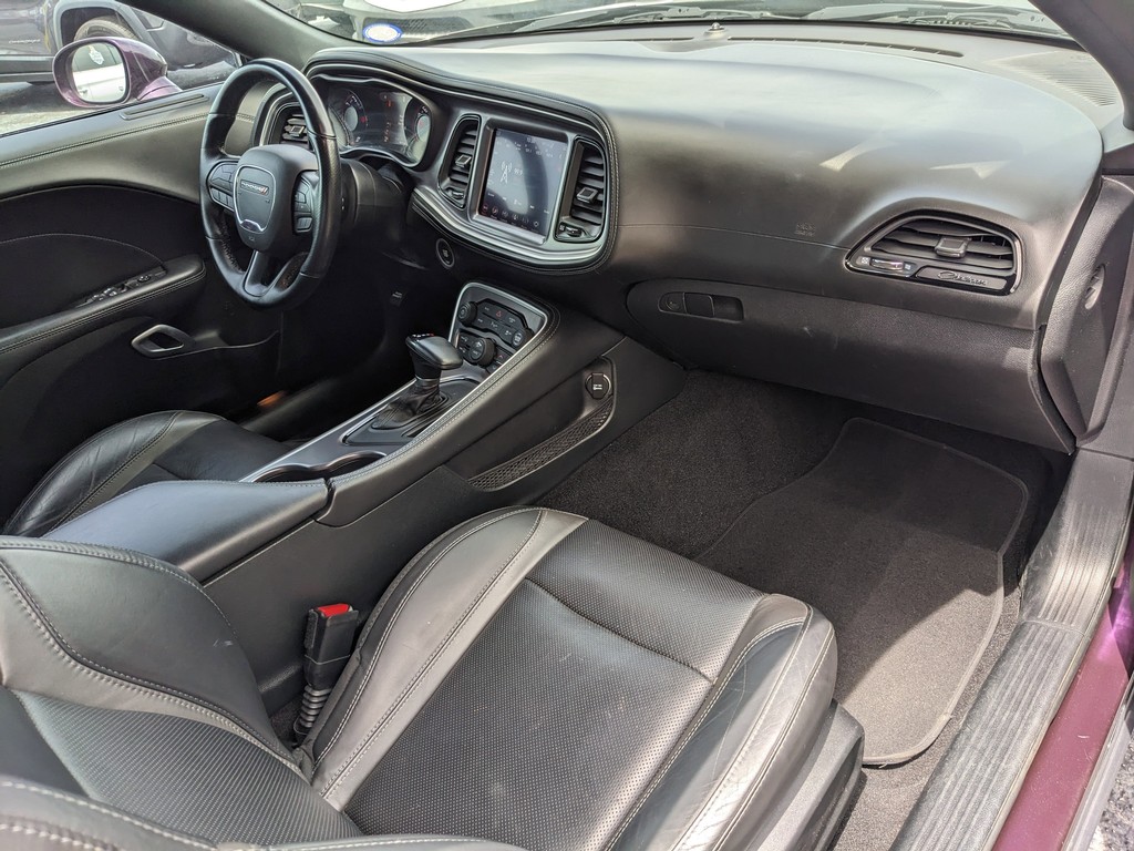 Dodge Challenger Vehicle Full-screen Gallery Image 09