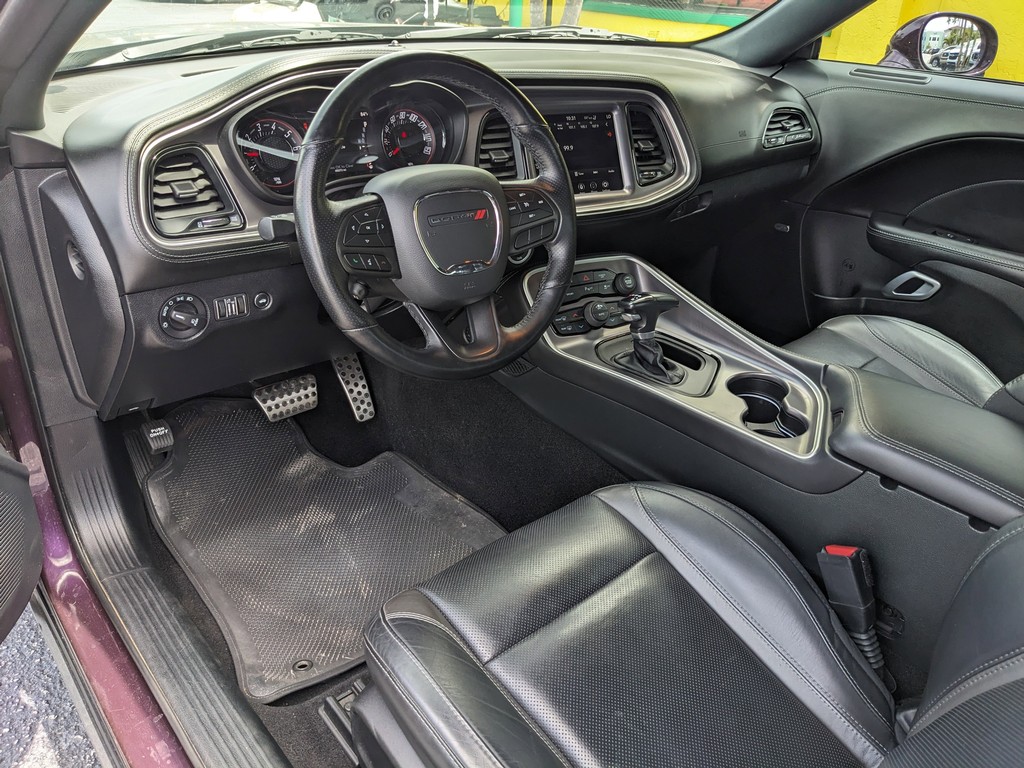 Dodge Challenger Vehicle Full-screen Gallery Image 10