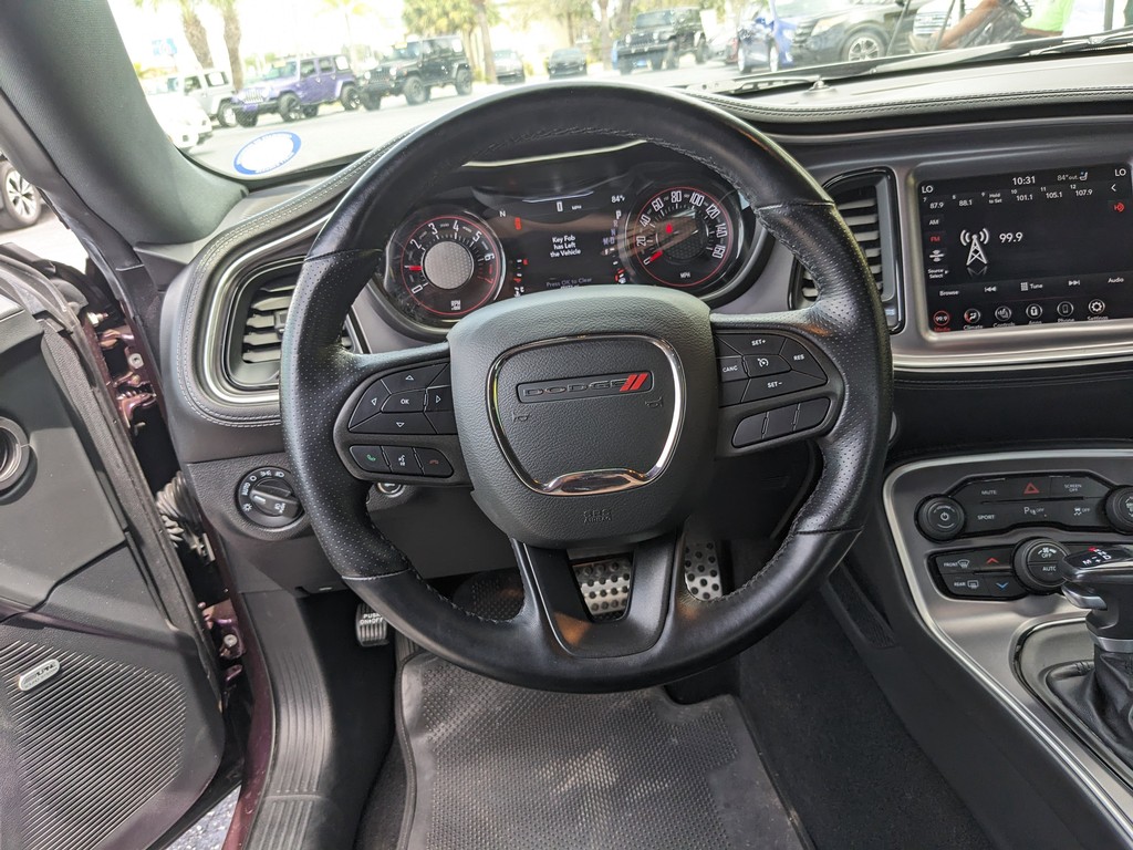 Dodge Challenger Vehicle Full-screen Gallery Image 11