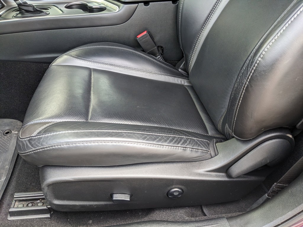 Dodge Challenger Vehicle Full-screen Gallery Image 16