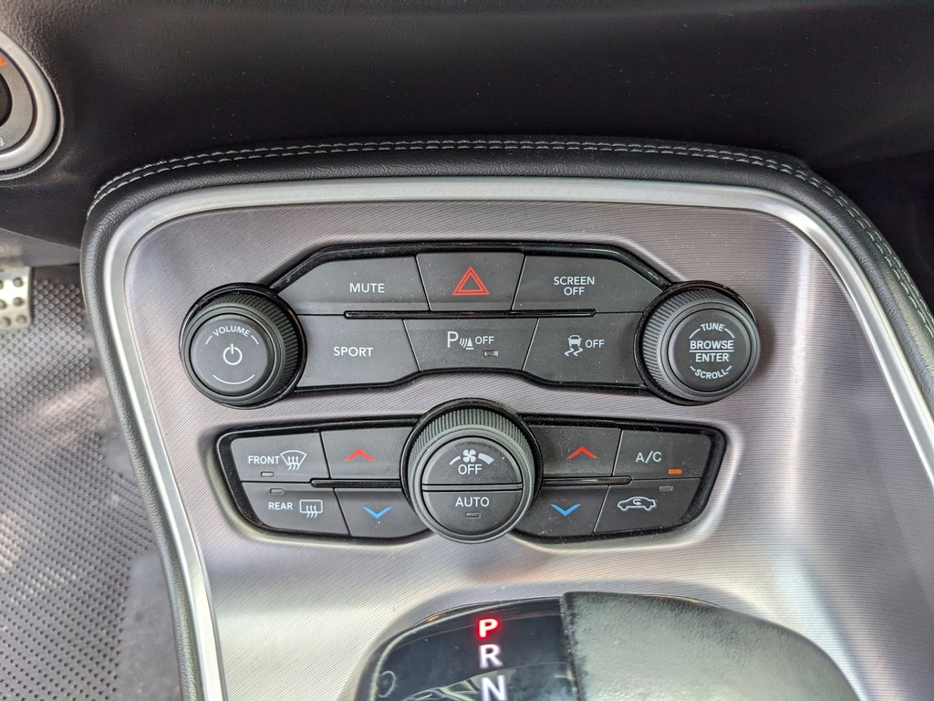 Dodge Challenger Vehicle Full-screen Gallery Image 20