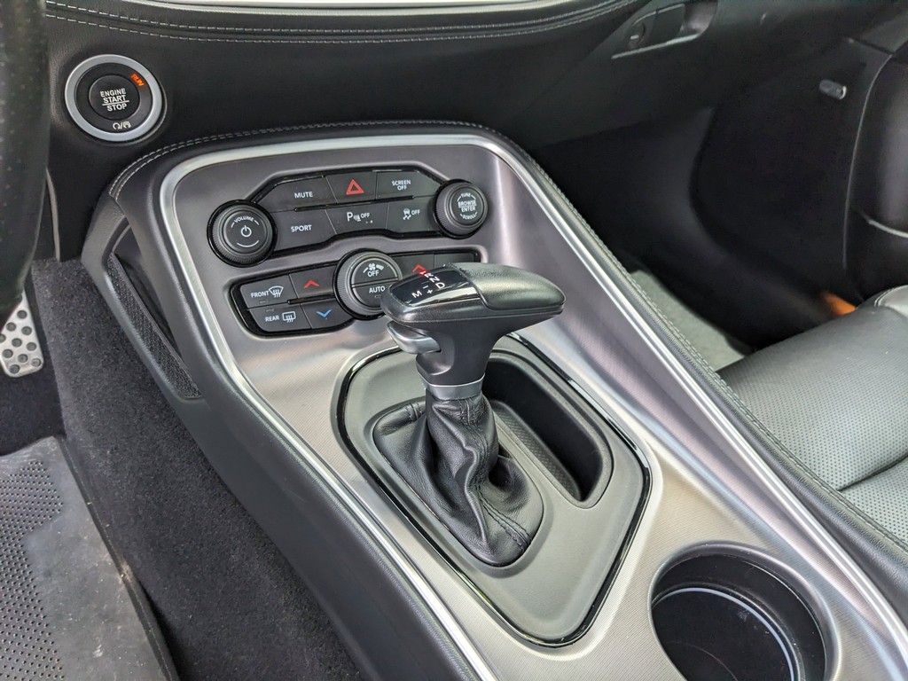 Dodge Challenger Vehicle Full-screen Gallery Image 22