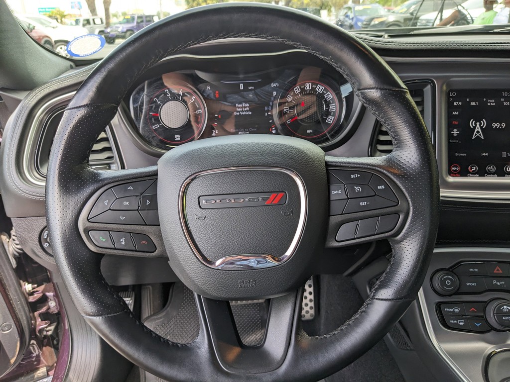 Dodge Challenger Vehicle Full-screen Gallery Image 24