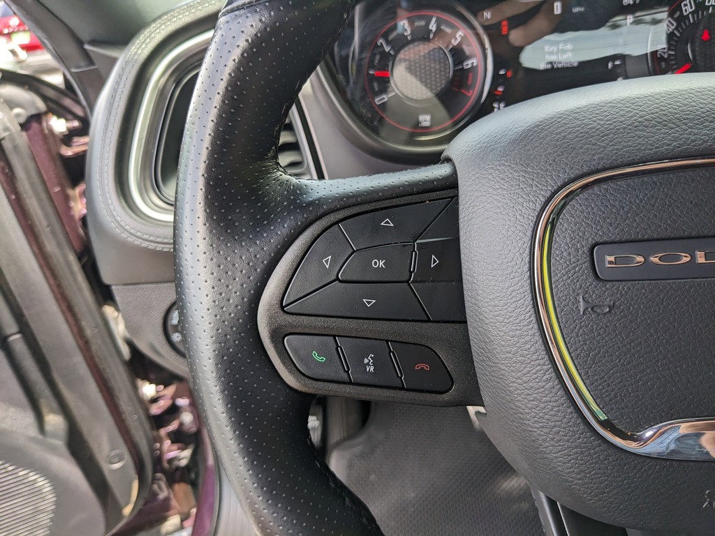 Dodge Challenger Vehicle Full-screen Gallery Image 25