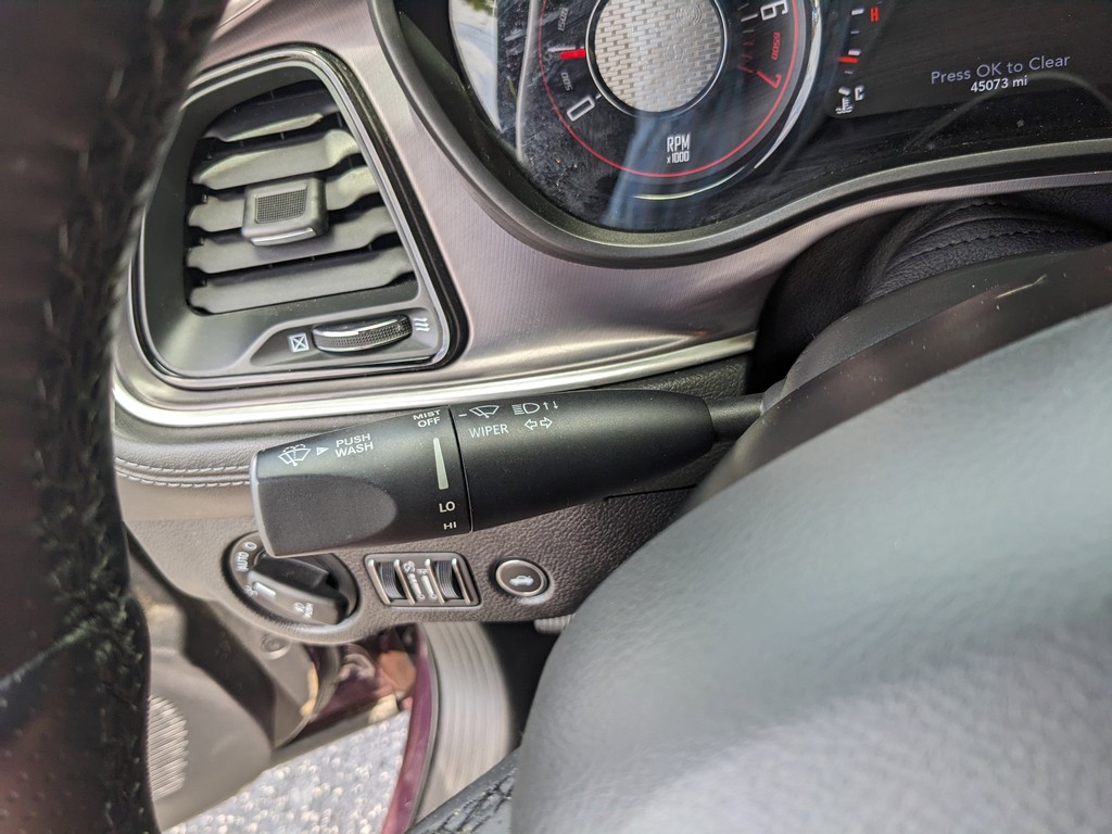 Dodge Challenger Vehicle Full-screen Gallery Image 27