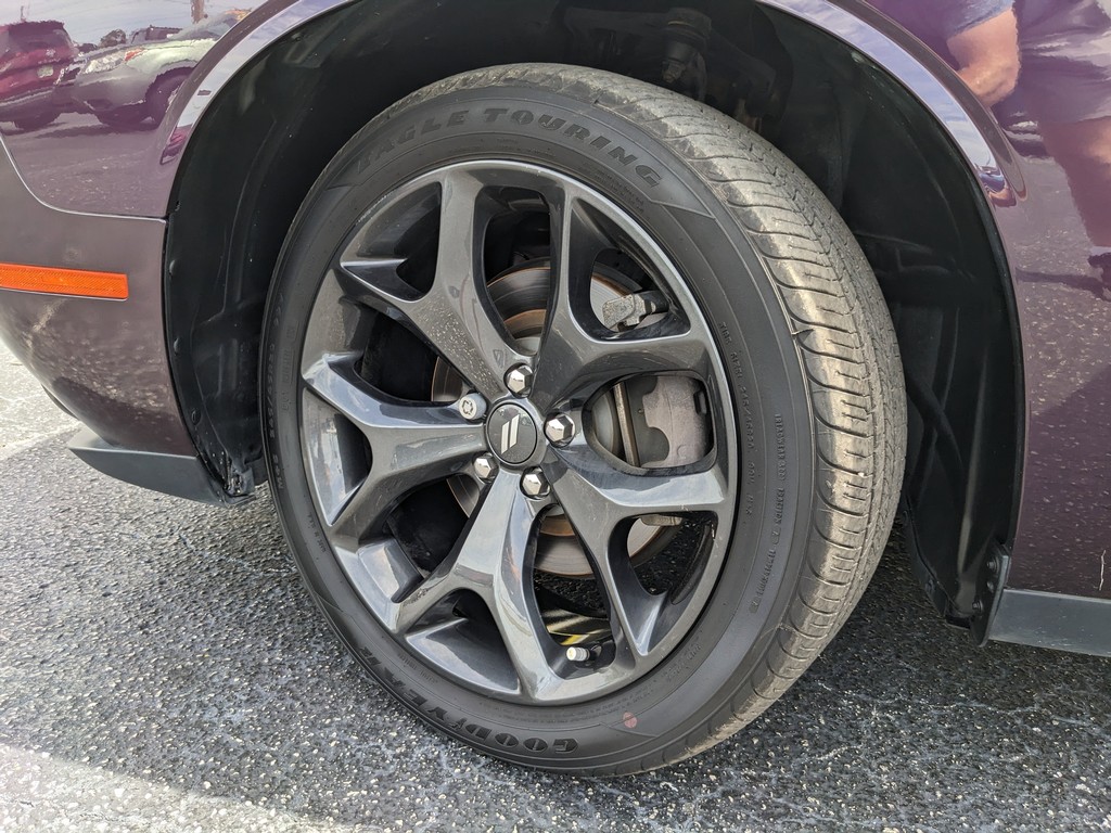 Dodge Challenger Vehicle Full-screen Gallery Image 29